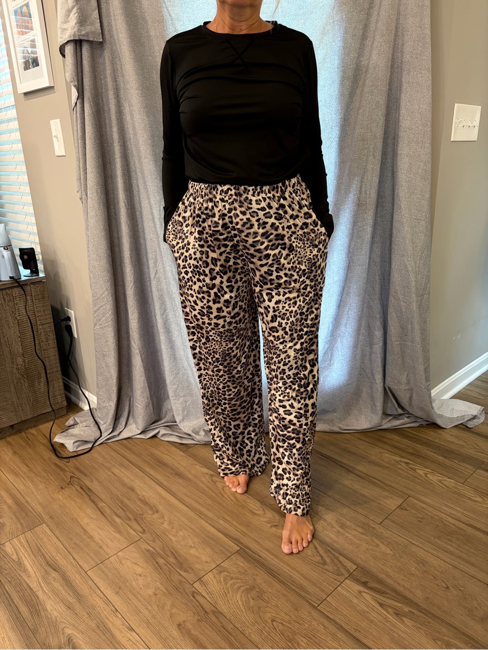 NWOT Medium High Waist Leopard Print Wide Leg Pants with Pockets Elastic Waist